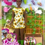 Barbie Doll and Gardening Playset Doll (11.5 in Brunette, Curvy), Pet Bunny, Lattice with Plug-and-Play Produce and Garden Accessories, Gift for 3 to 7 Year Olds